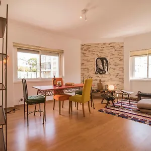Art And Design In Apartamento Lisboa